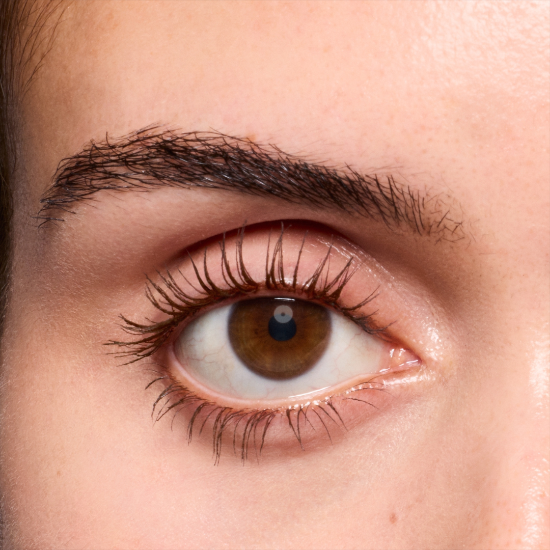 https://cdn.shopify.com/s/files/1/1291/3633/files/RimmelThrillSeekerMegaLiftMascaraappliedonlashes.png?v=1770198316